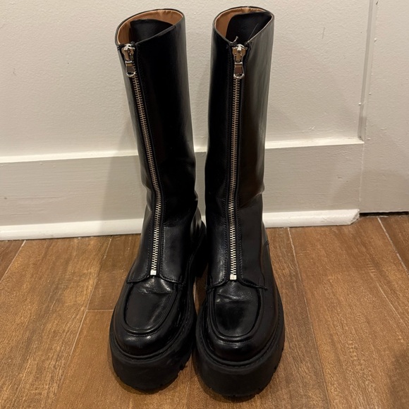 Steve Madden Black Leather Rinza Boots Size 8
Great condition - Picture 3 of 4